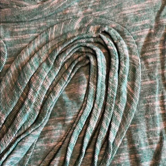 {Anthro}āLittleāYellowĀ ButtonāHeatheredāGreenāTank - Picture 3 of 7